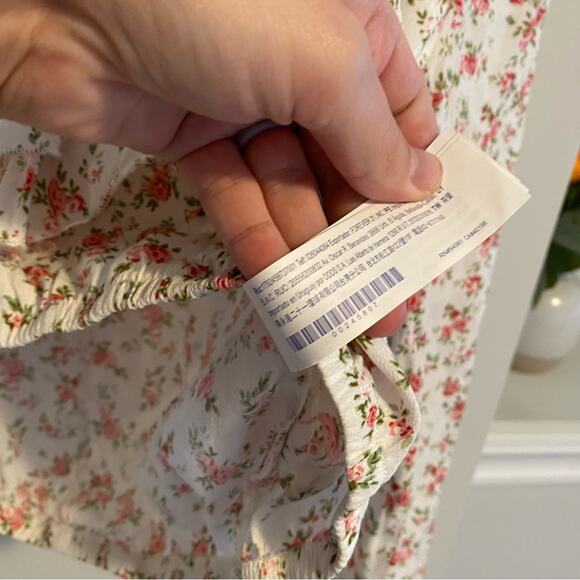 Boutique White Pink Floral Cropped Rayon Top Small - Picture 5 of 11